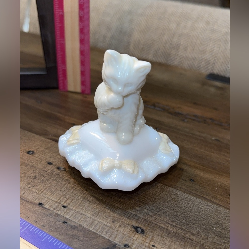Vintage AVON Charisma Cologne Perfume Sit PRETTY Kitten Cat Pillow Bottle